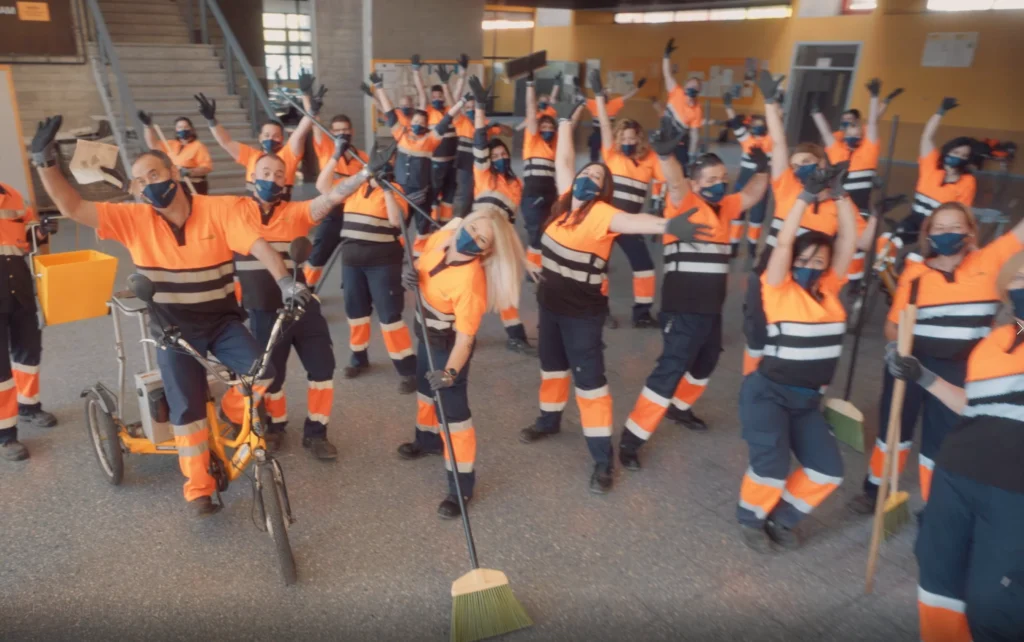 Flashmob de Lipasam en Sevilla para celebrar la alegría post-alarma COVID