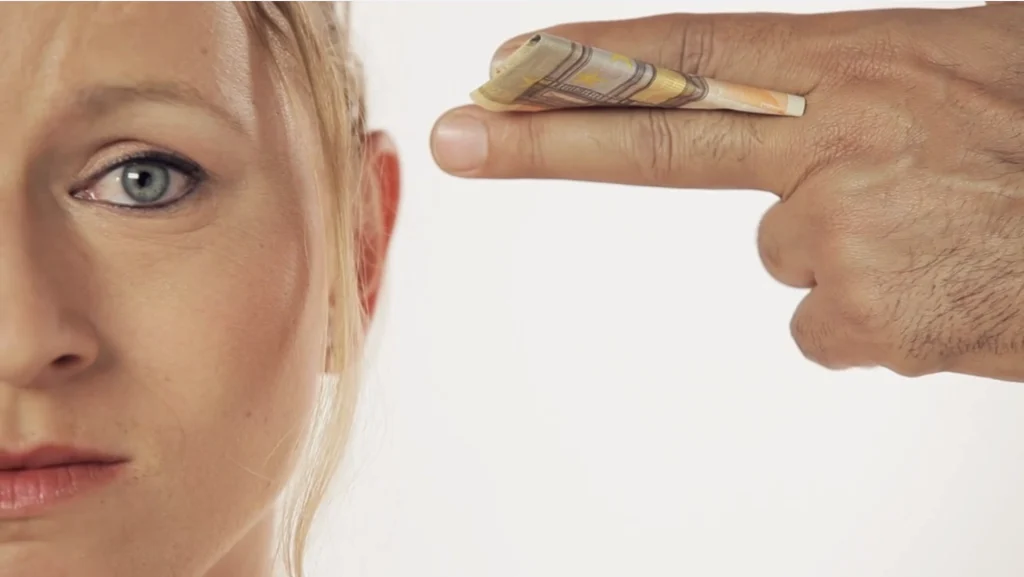 Campaña denuncia sector, billete como arma, Sevilla