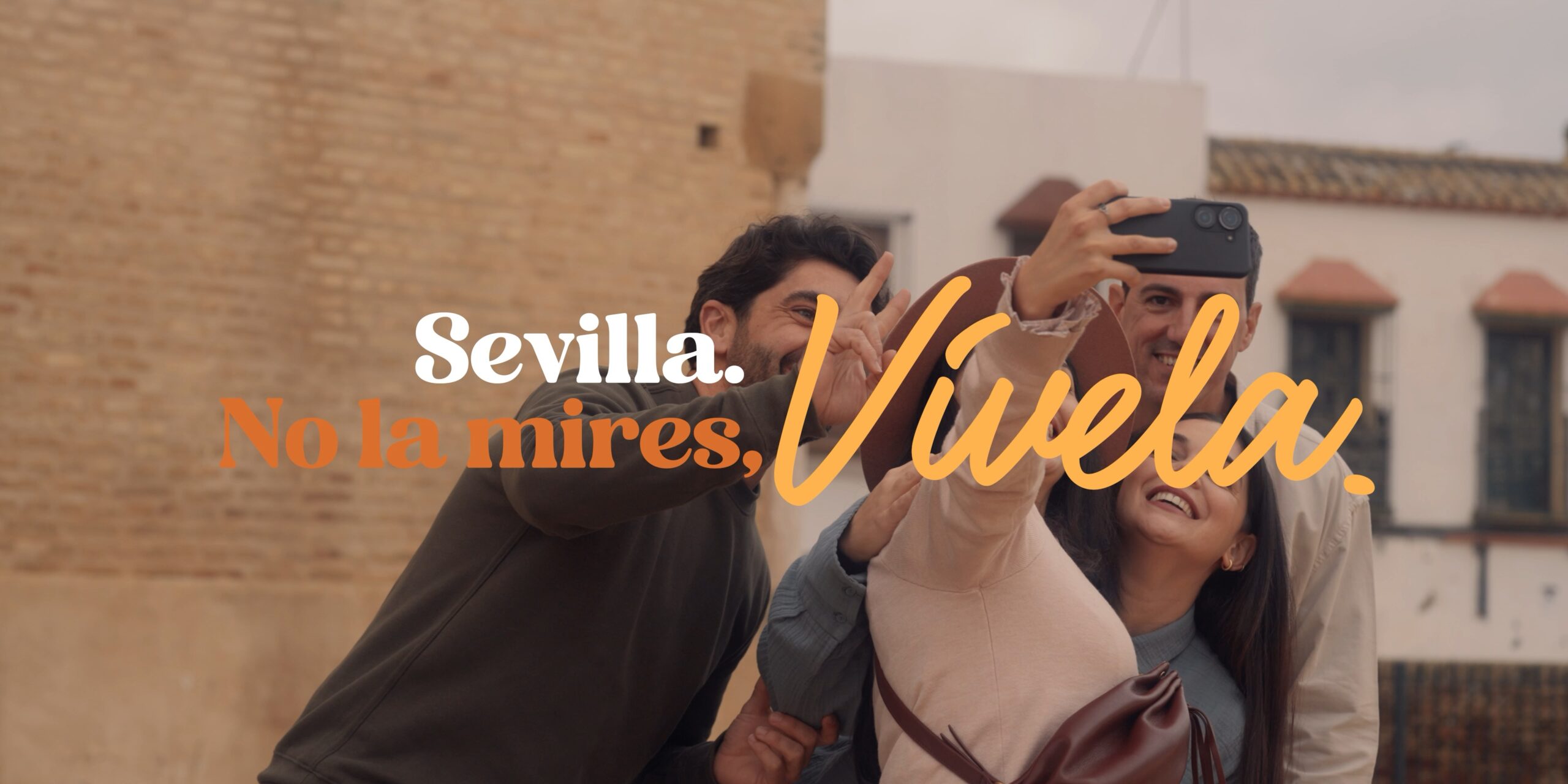 SEVILLA. NO LA MIRES, VÍVELA